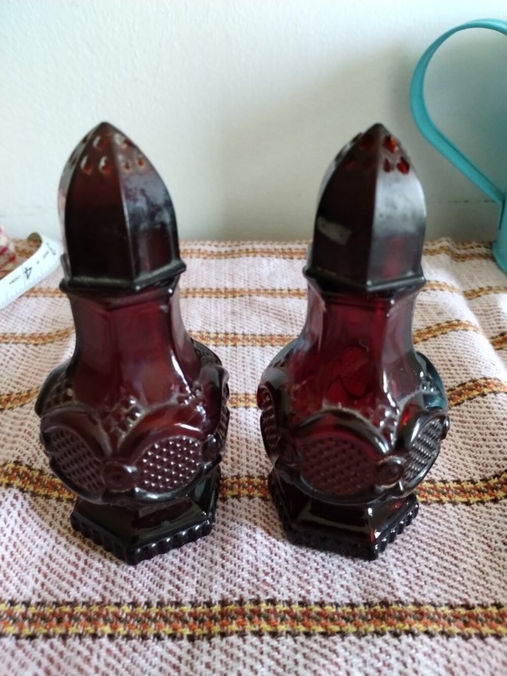 Avon rubis red salt pepper shakers
